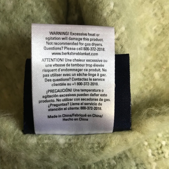 A beautifully woven must have blanket. - Picture 4 of 4